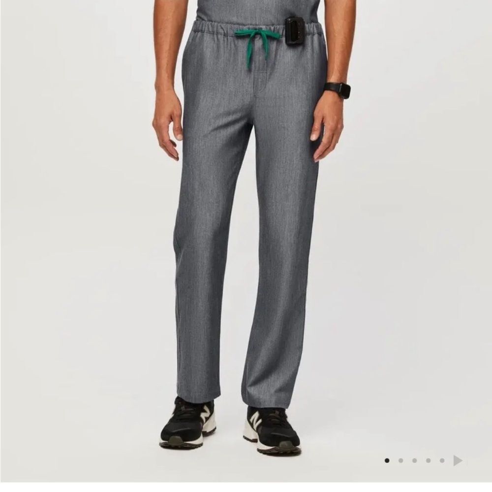 FIGS Men’s Pisco Basic Scrub Pants in Graphite Size Large